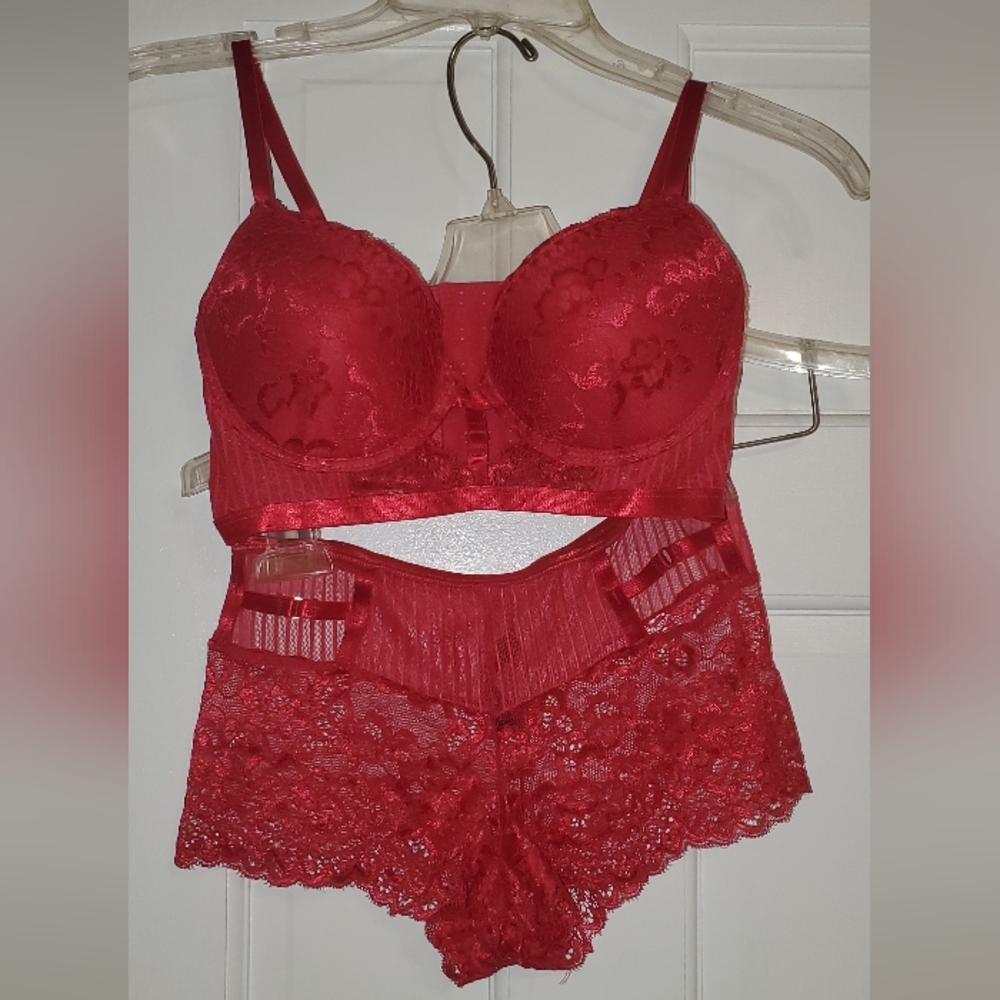 Black Fushia Elegant Red Lace Lingerie Set Bra 34B/ Shorts M